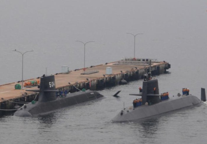 Tàu ngầm lớp Oyashio Nhật Bản đang trở về quân cảng